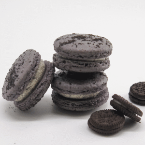 Cookies & Cream Macaron